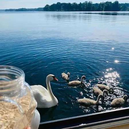 Botel Abenteuerlust? Schwimmendes Wasserschloss ;) *